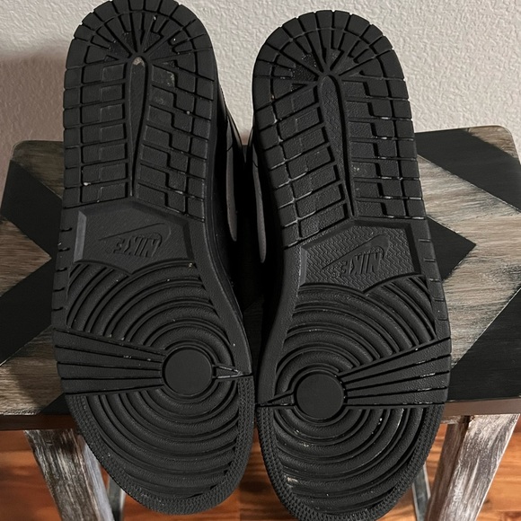 Jordan 1 Mid - Picture 12 of 12